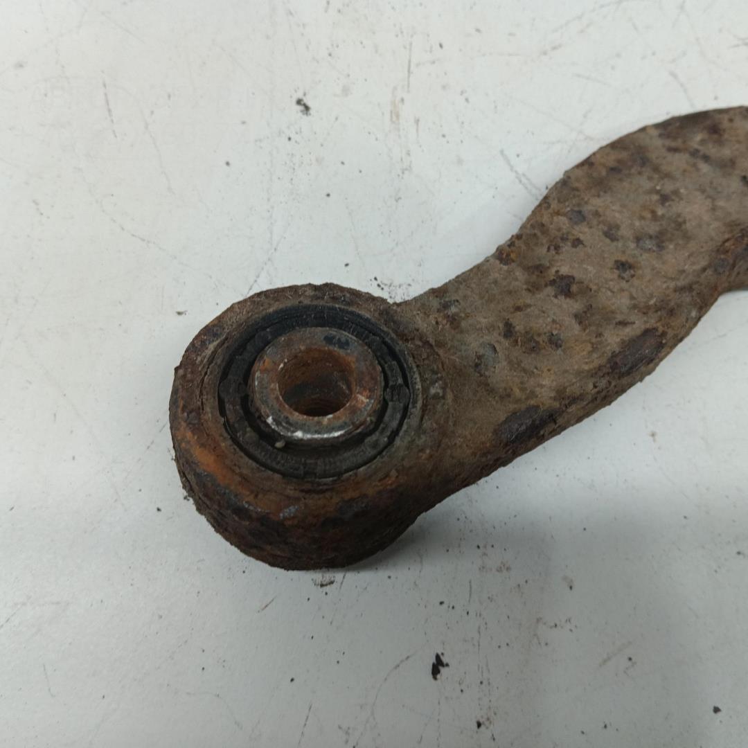 Рычаг задний левый