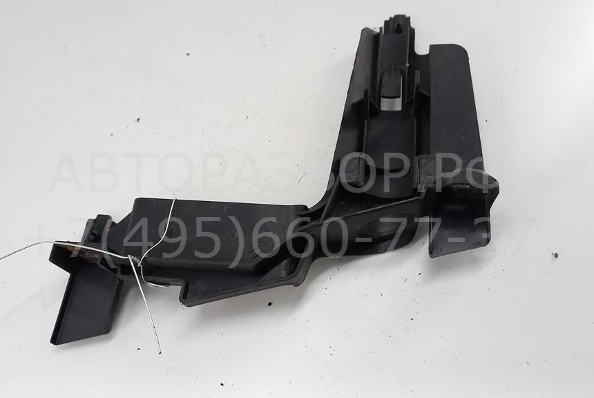 Кронштейн фар правый