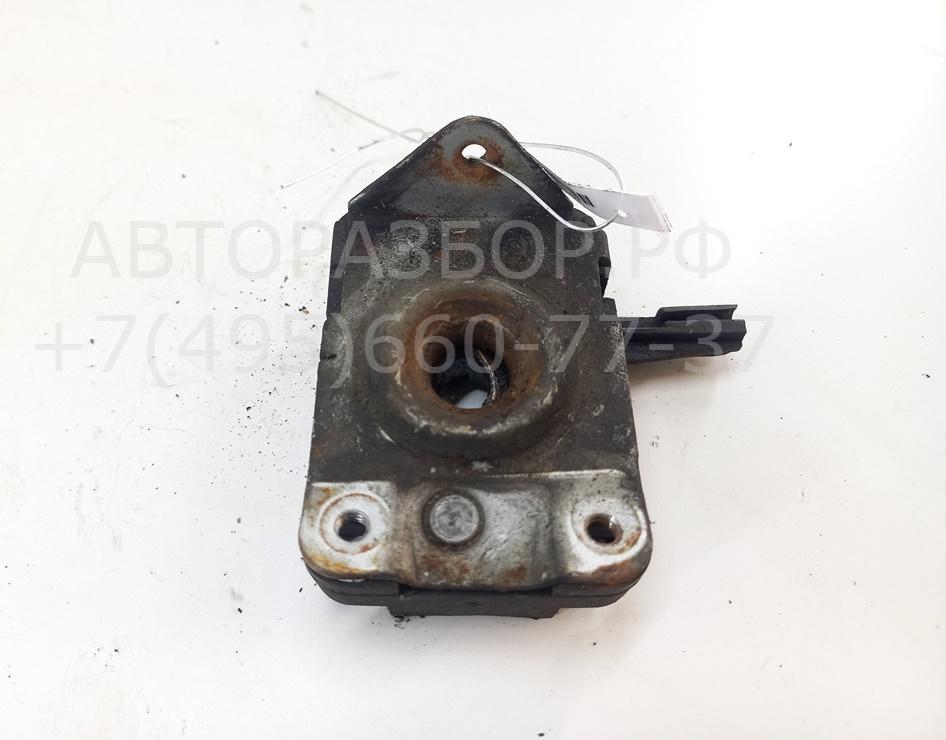 Замок капота