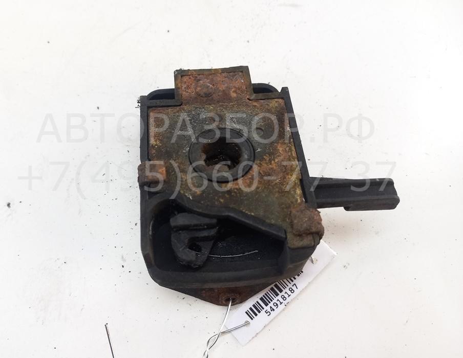 Замок капота