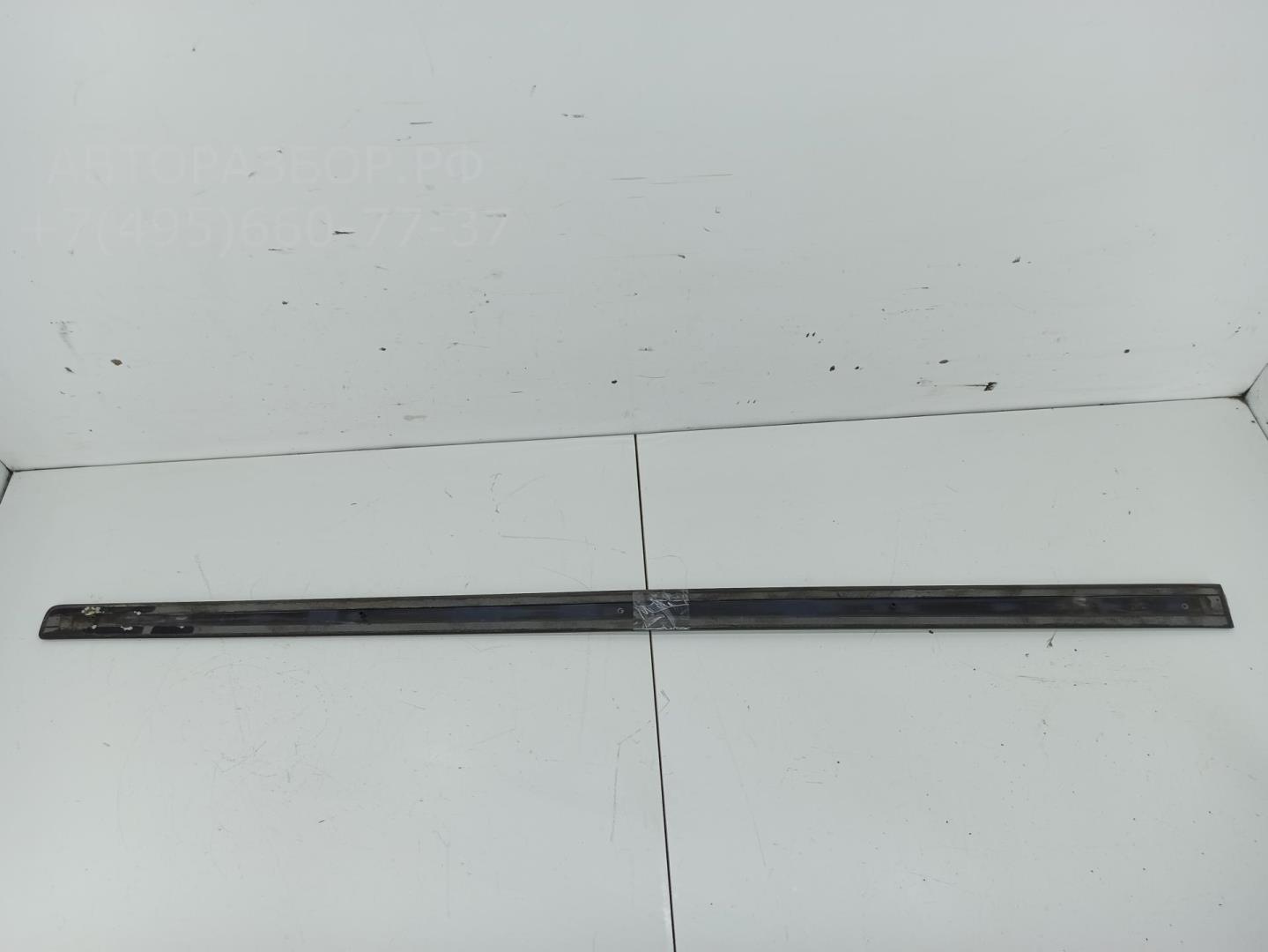 Накладка двери передней правой