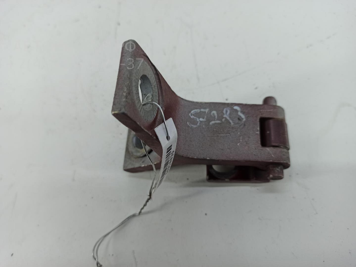 Петля двери