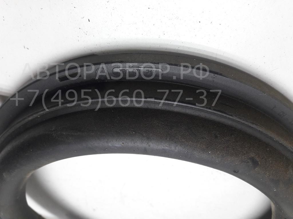 Накладка двери передней левой