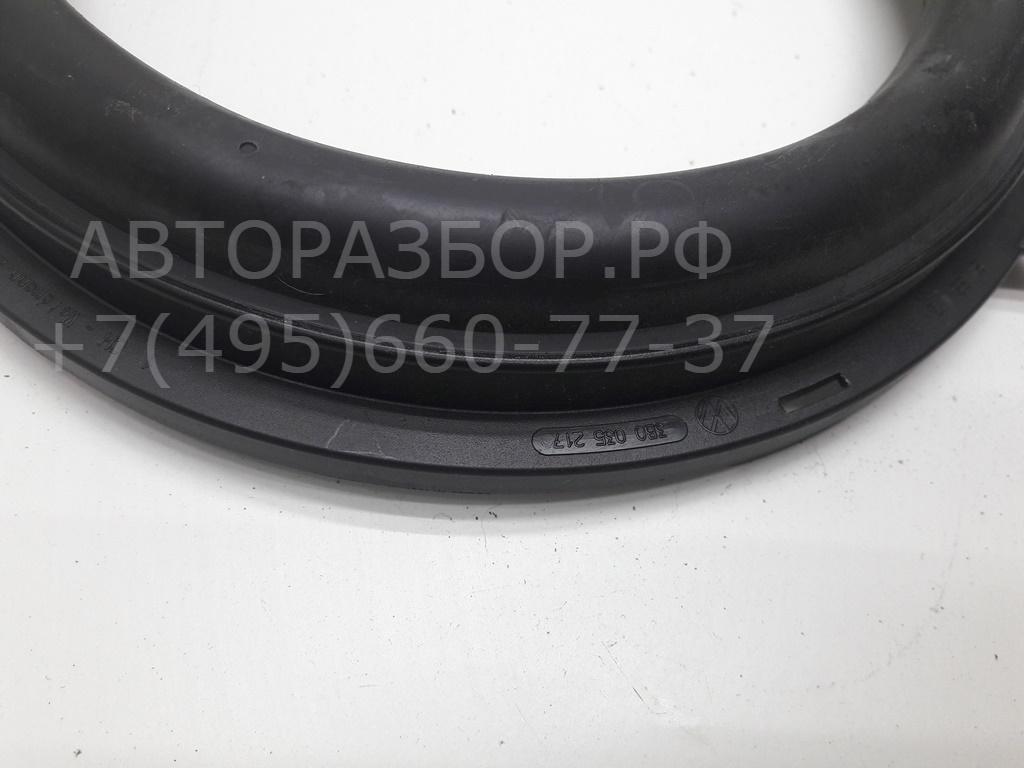 Накладка двери передней левой