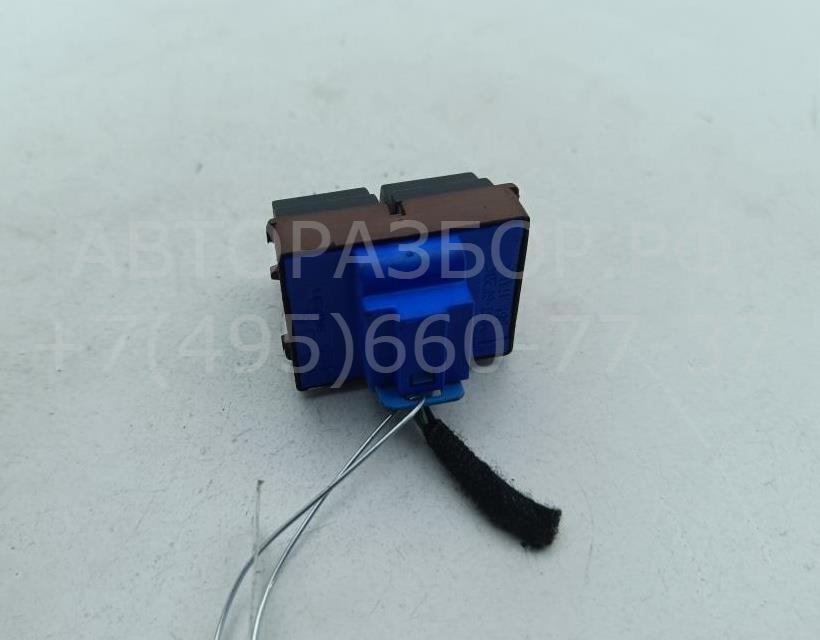 Кнопка открывания лючка бензобака