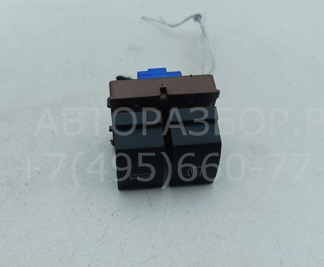 Кнопка открывания лючка бензобака