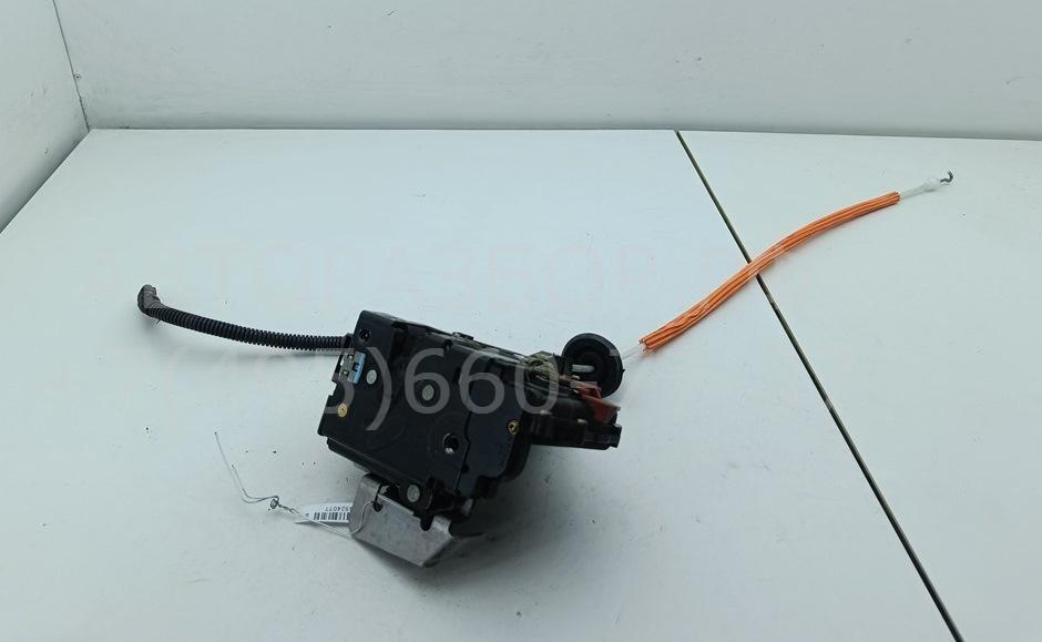 Замок двери передней правой