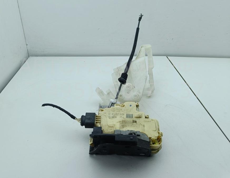 Замок двери передней левой