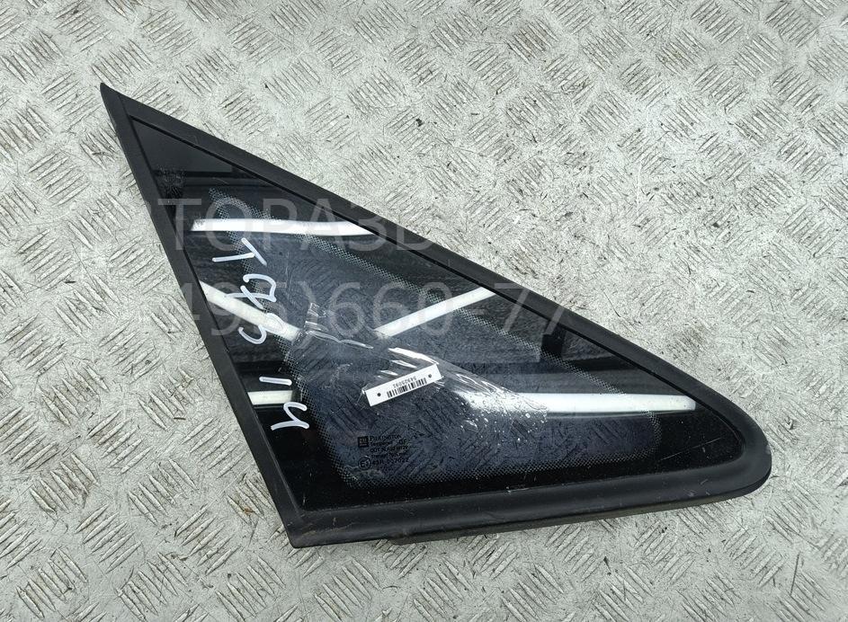 Стекло кузовное глухое правое