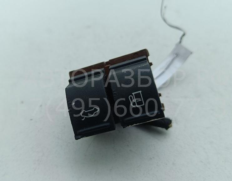 Кнопка открывания лючка бензобака