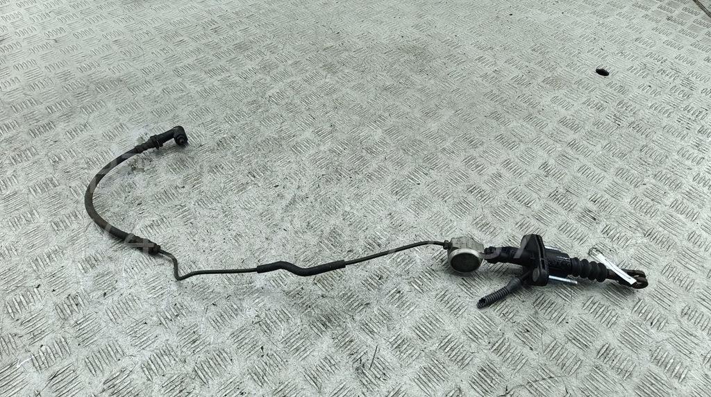 Цилиндр сцепления главный