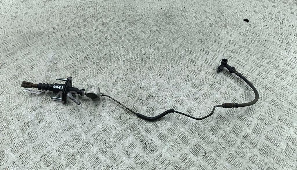 Цилиндр сцепления главный