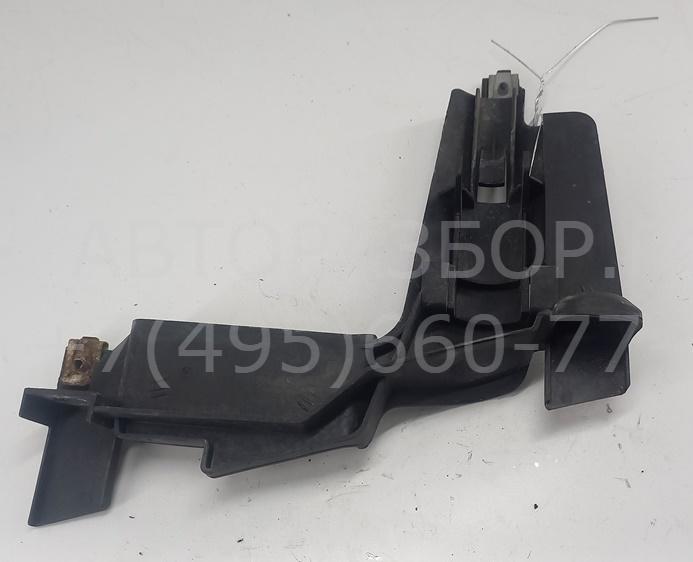 Кронштейн фар правый