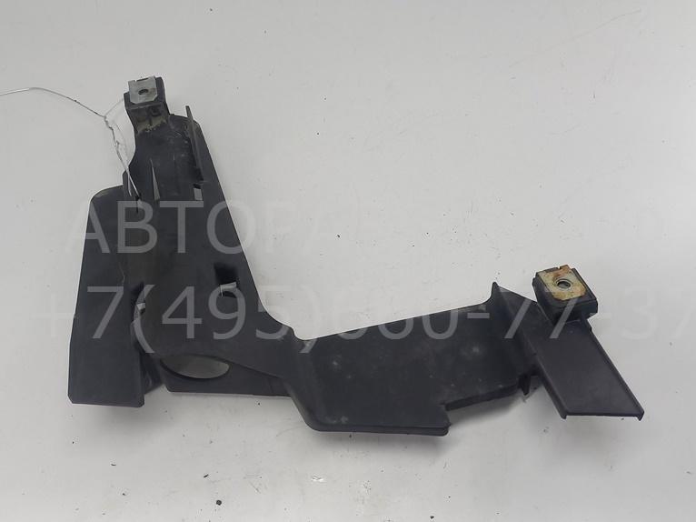 Кронштейн фар правый