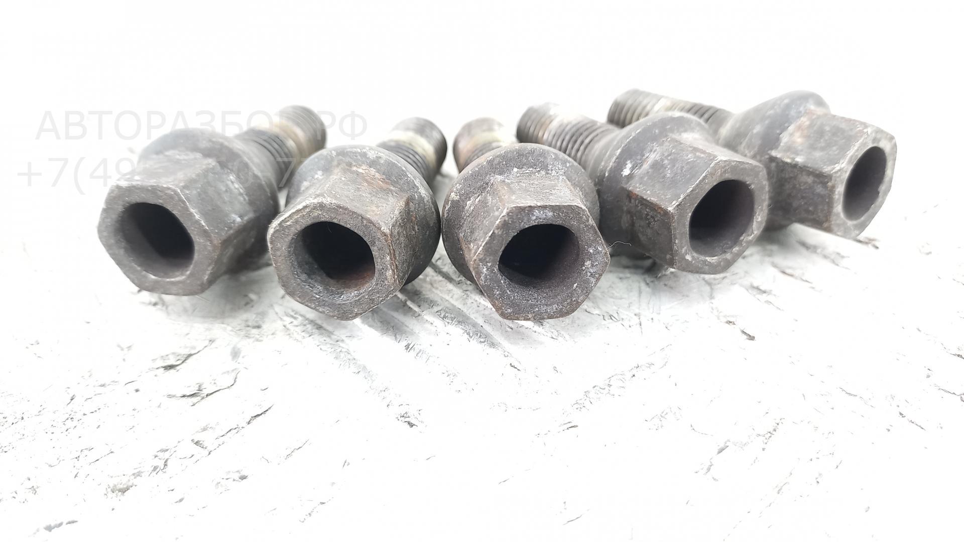 Болт колесный