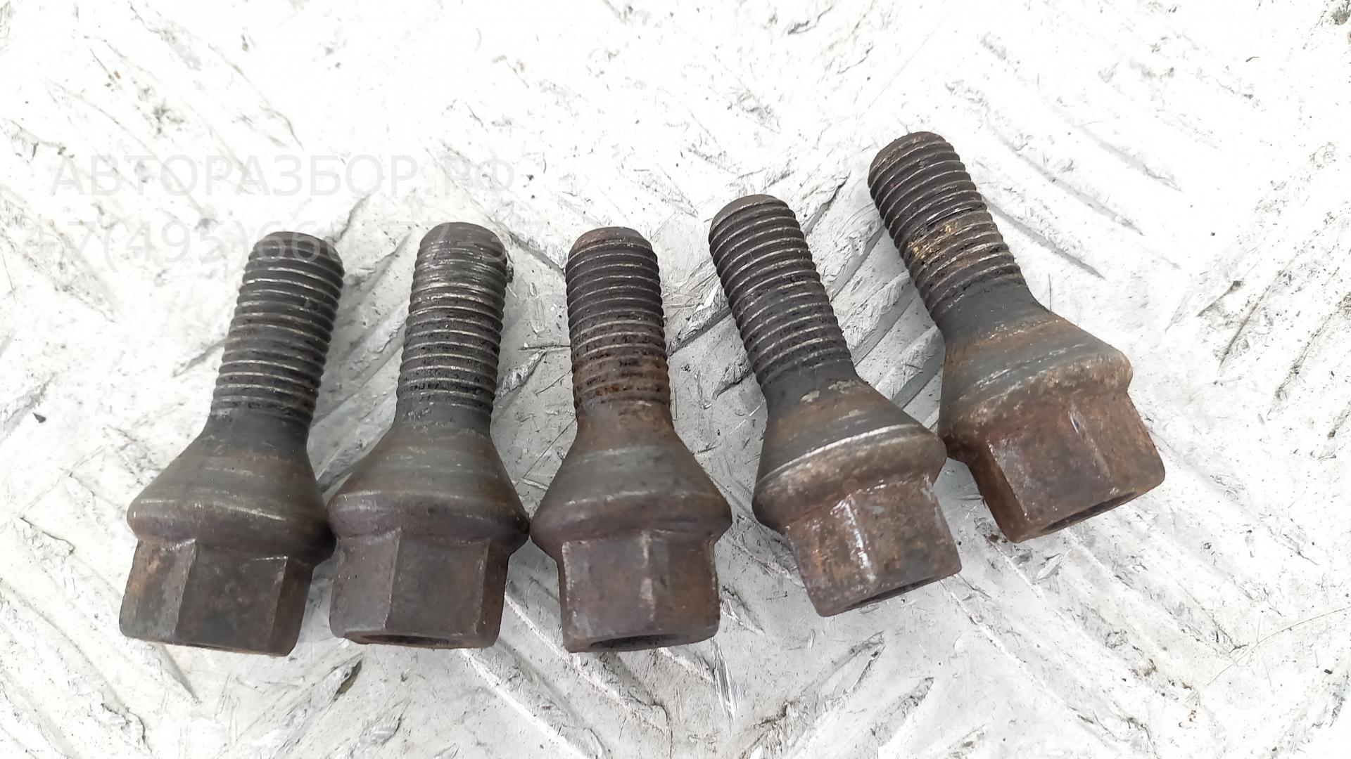 Болт колесный