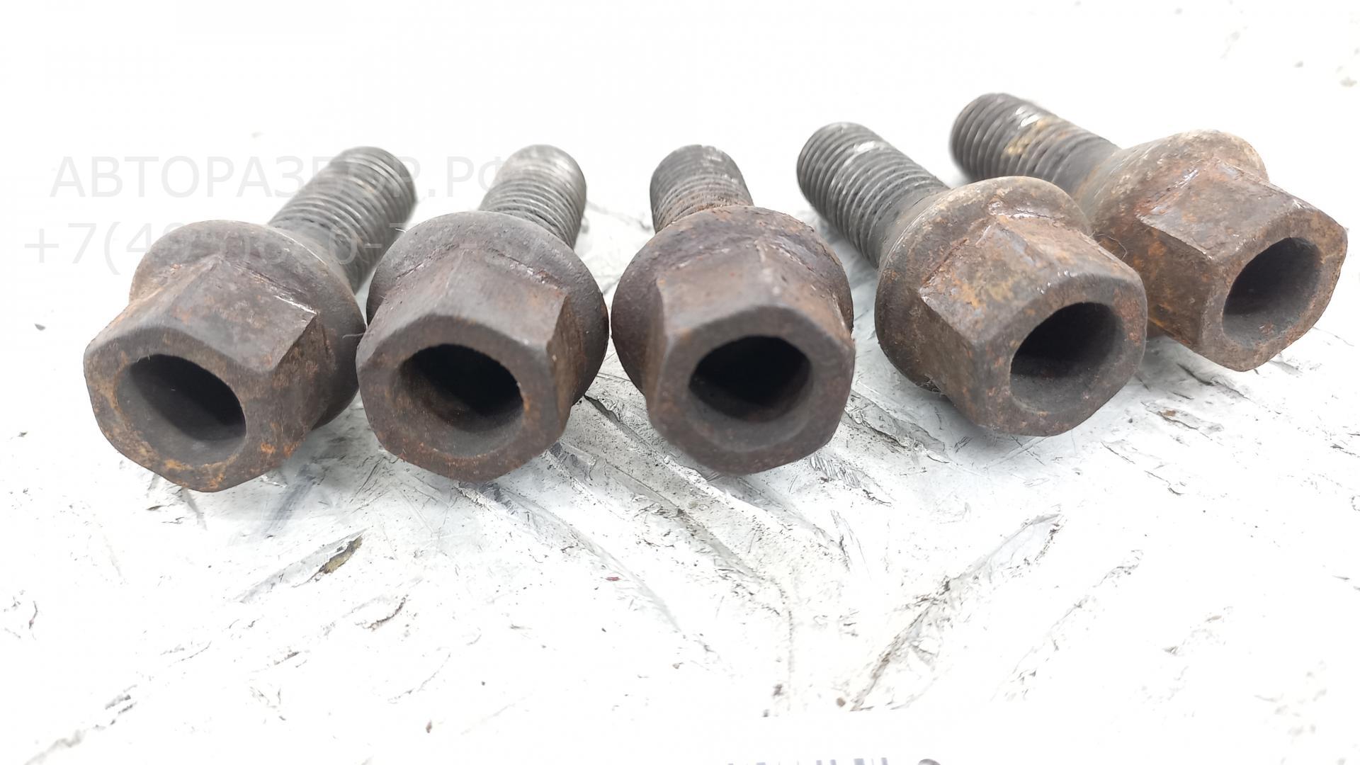 Болт колесный