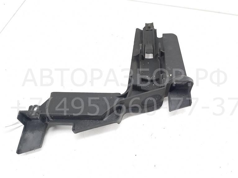 Кронштейн фар правый