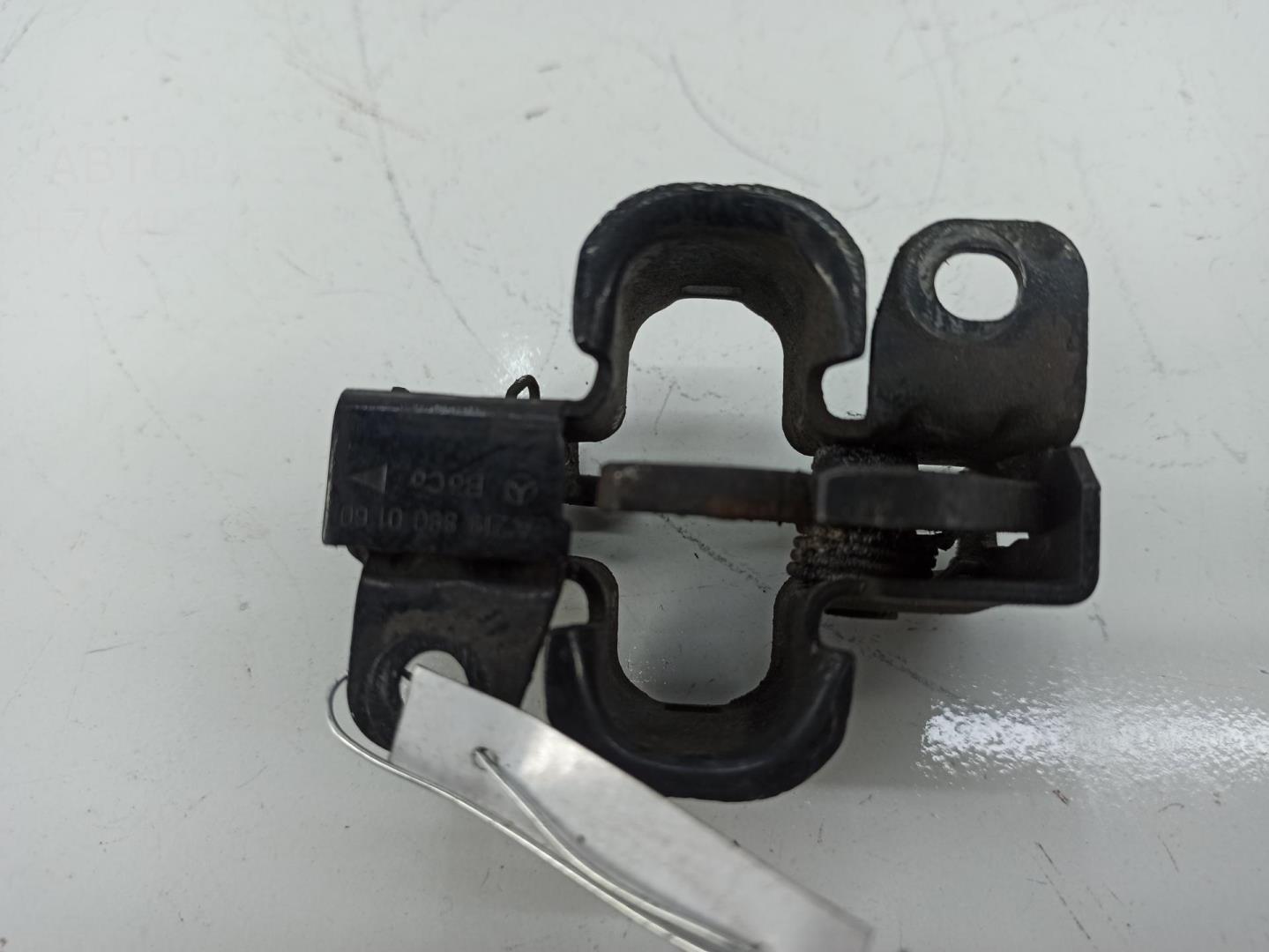 Замок капота