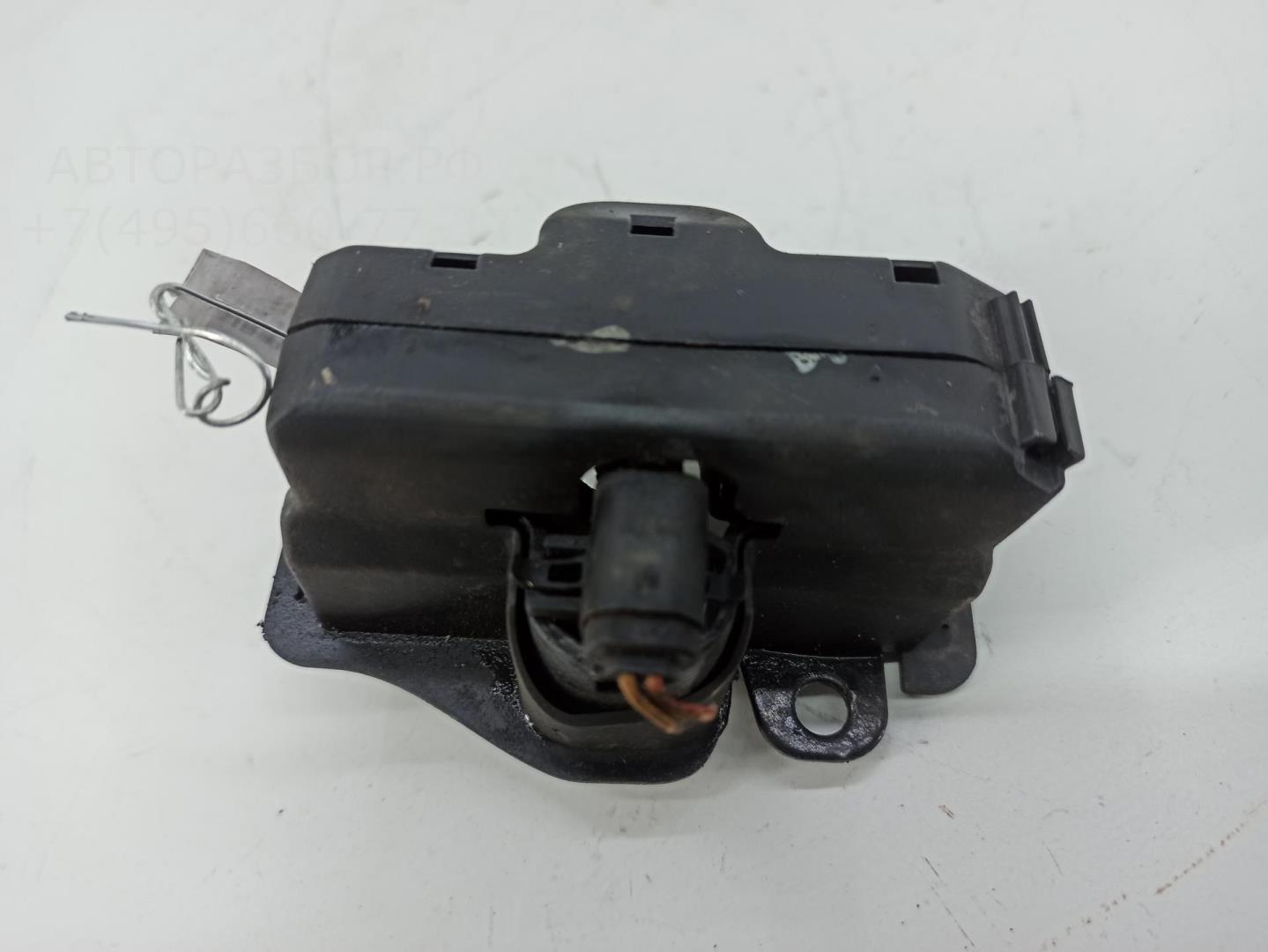 Замок капота