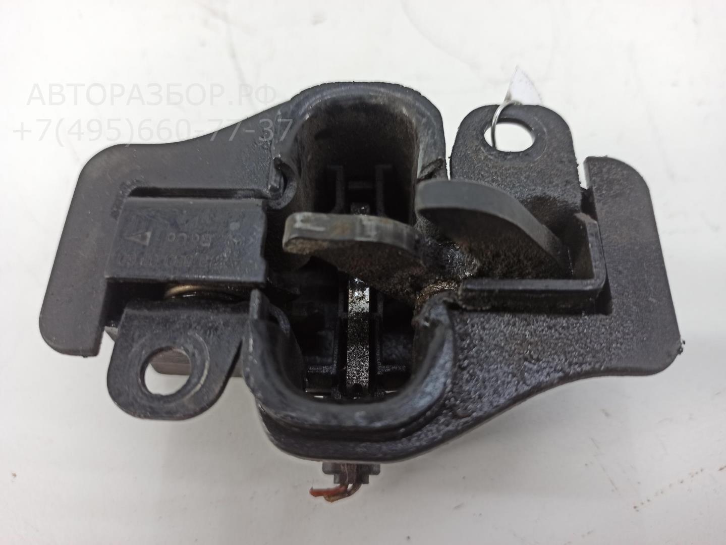 Замок капота