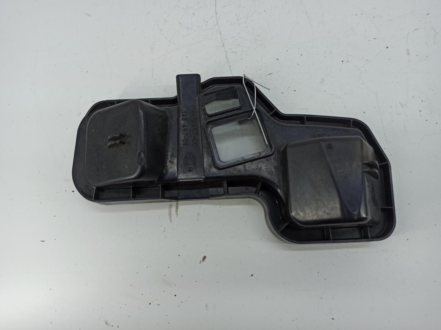 Крышка фары левой