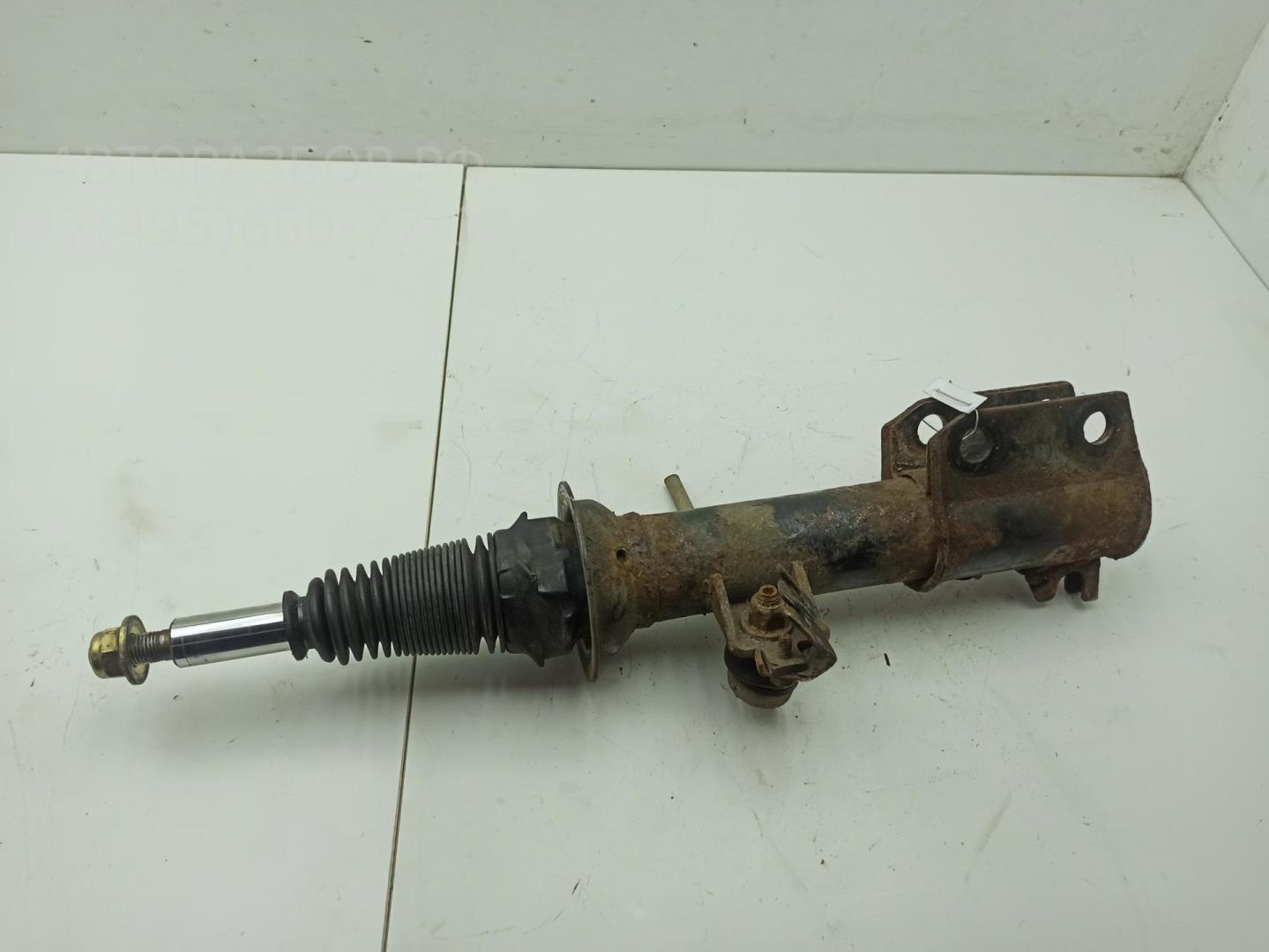 Амортизатор передний правый