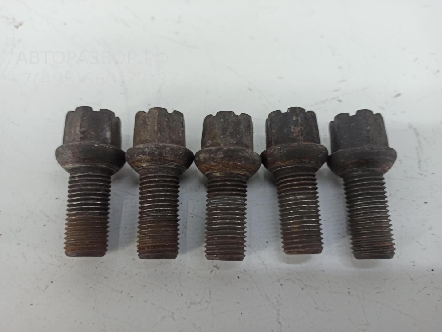 Болт колесный