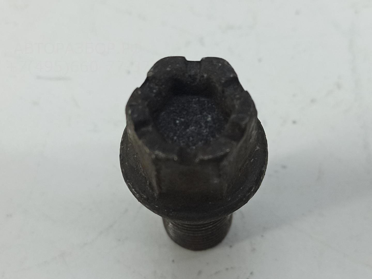 Болт колесный