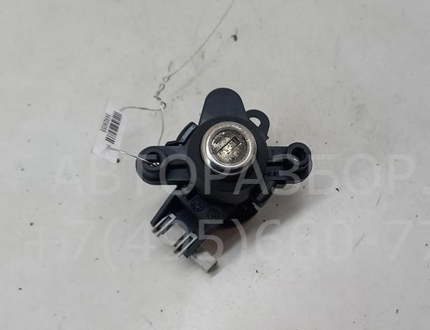 Вставка замка багажника