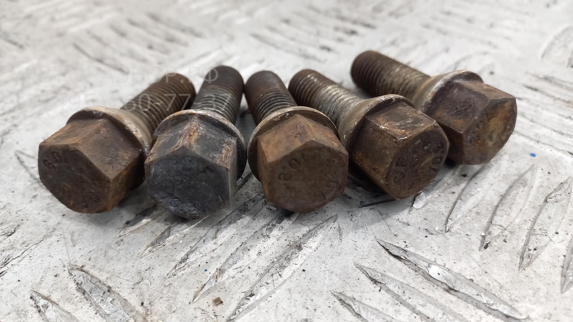 Болт колесный