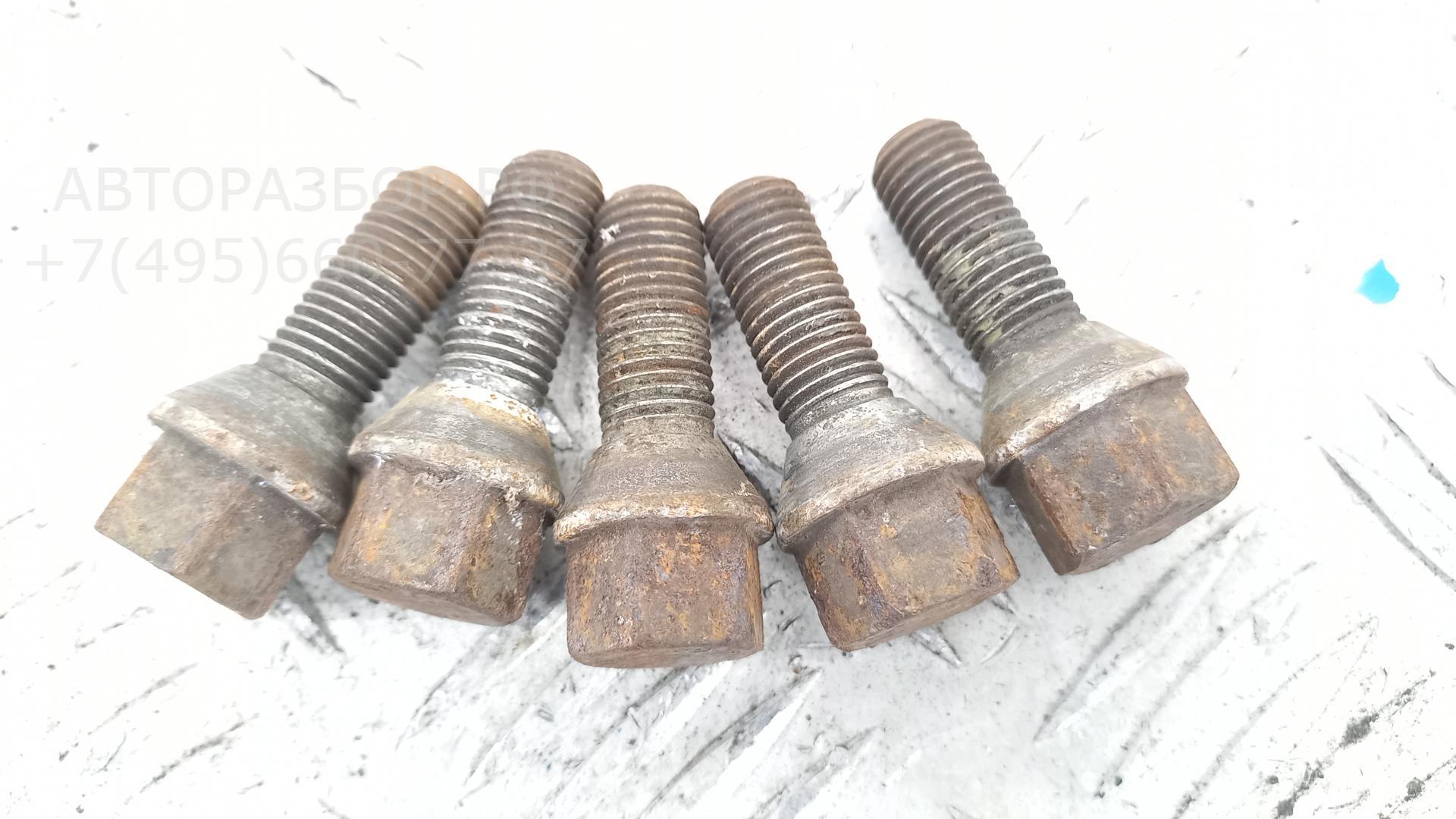 Болт колесный