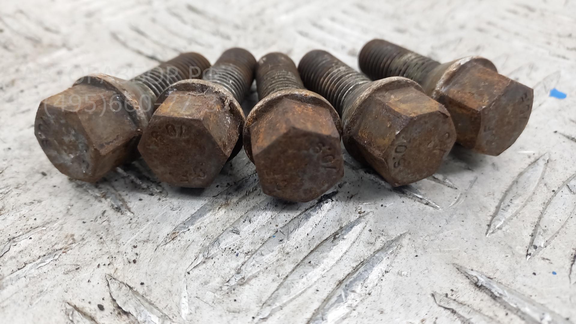 Болт колесный