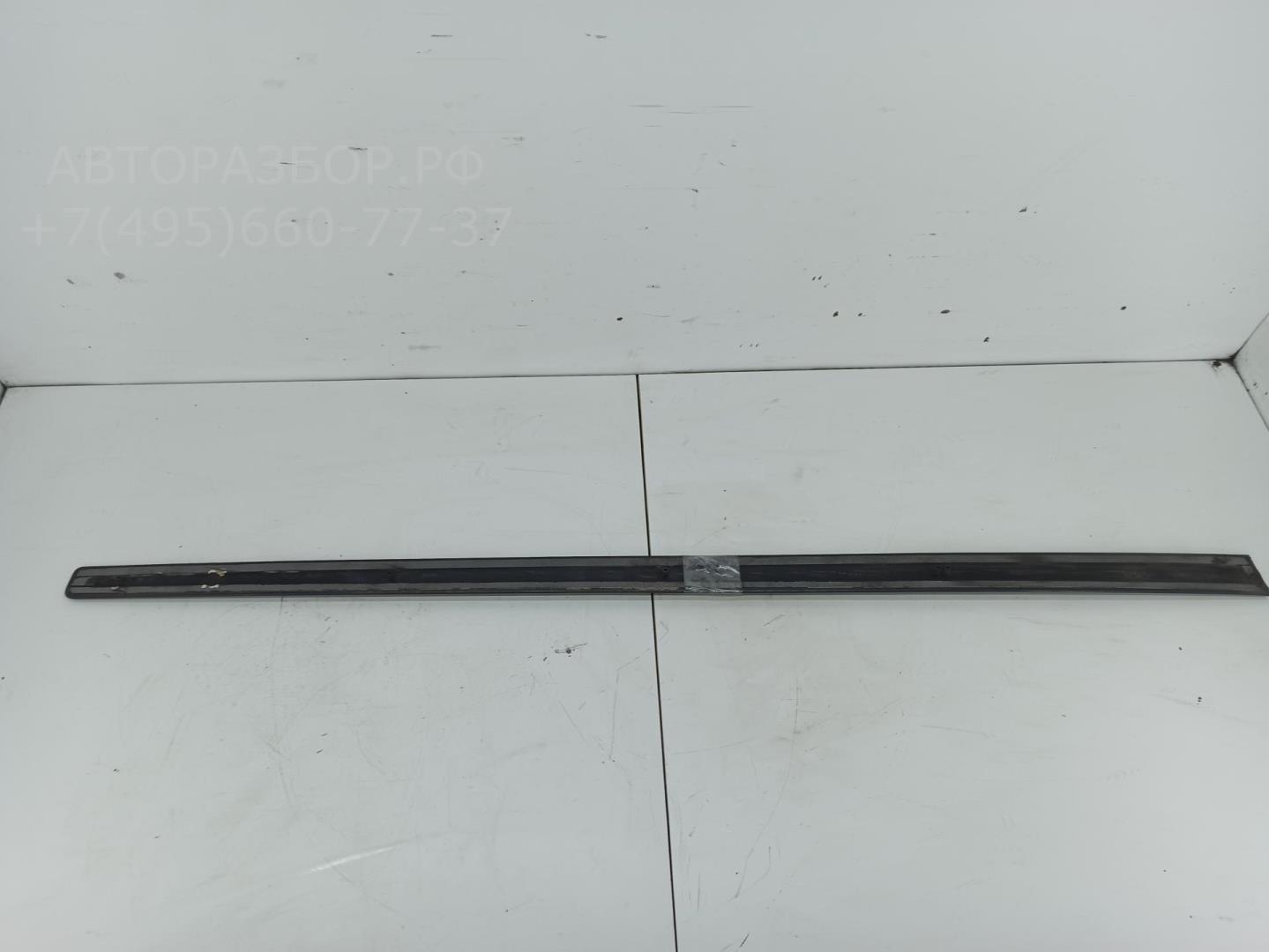 Молдинг двери передней левой