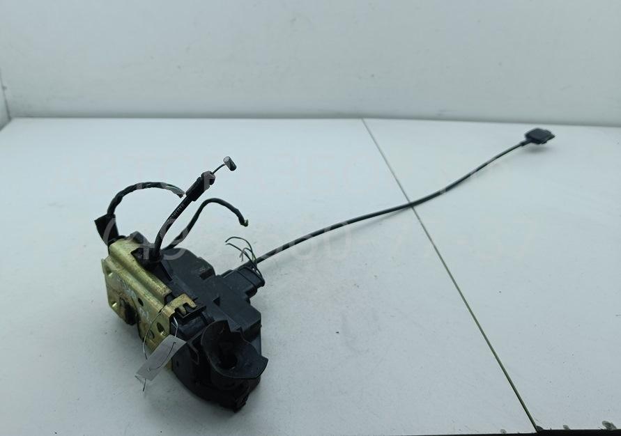 Замок двери передней левой