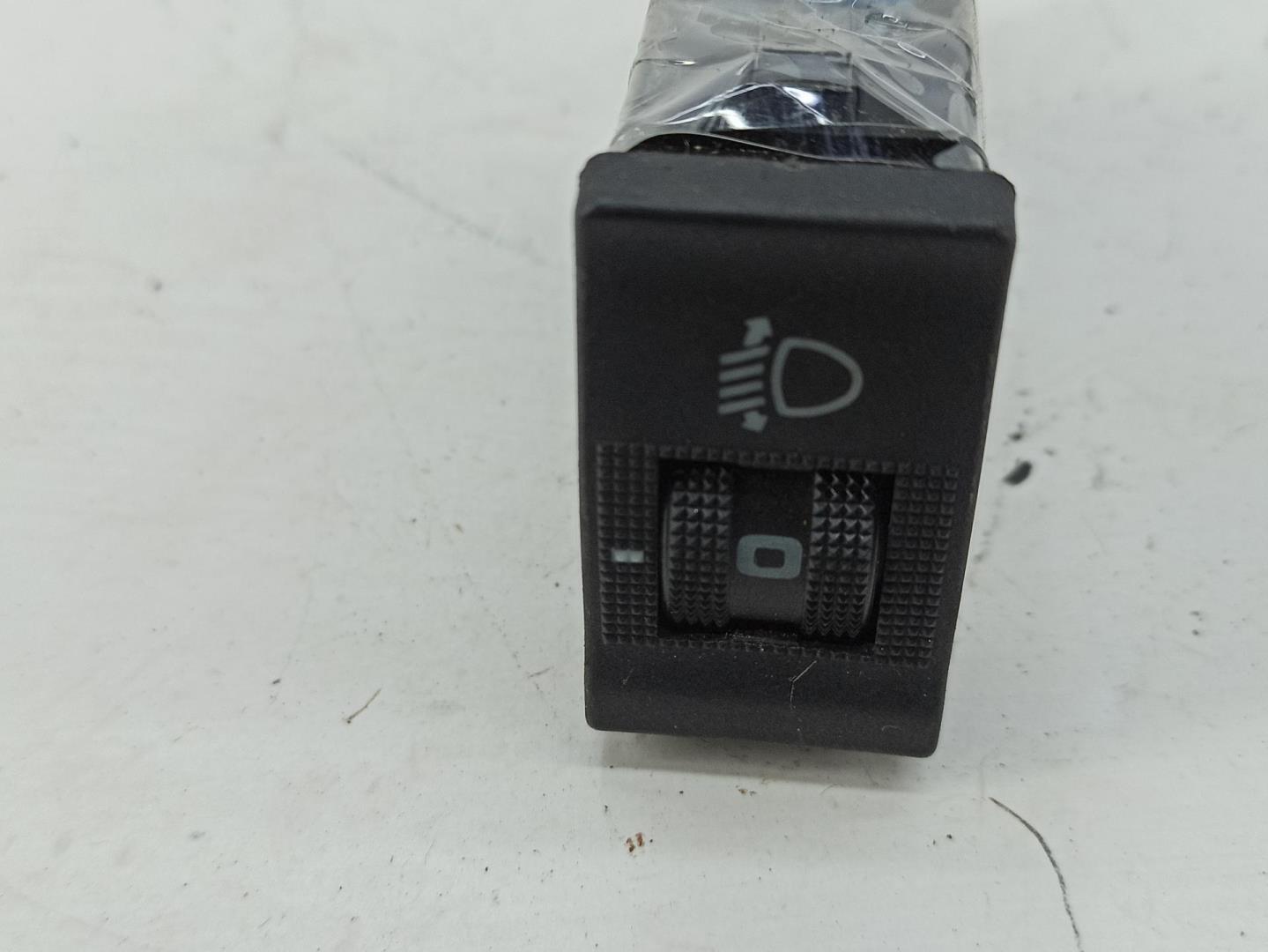 Кнопка корректора фар