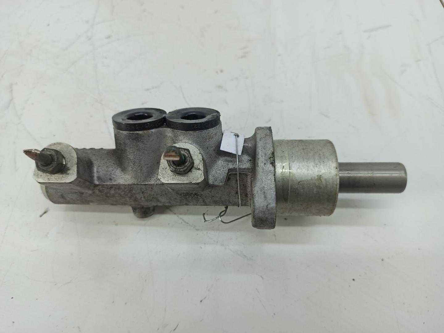 Цилиндр тормозной главный