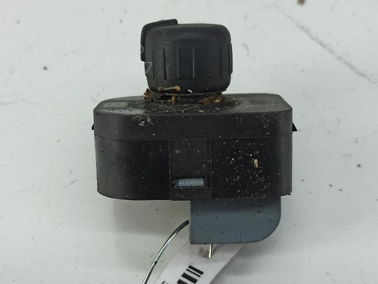 Кнопка регулировки зеркала