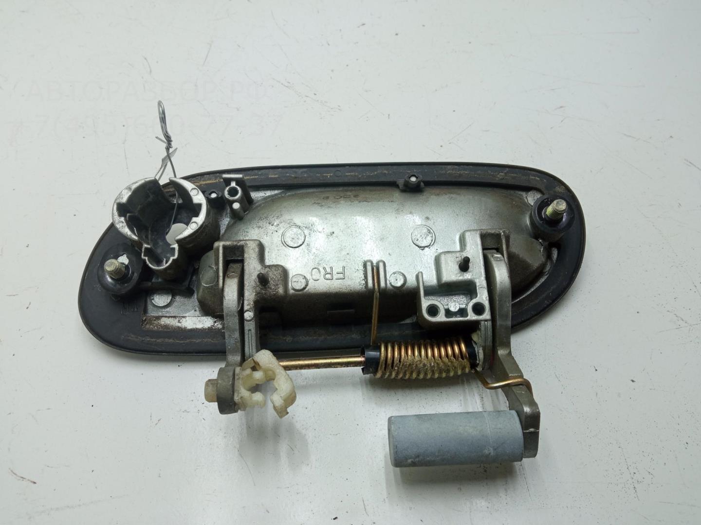 Ручка двери передней наружная правая