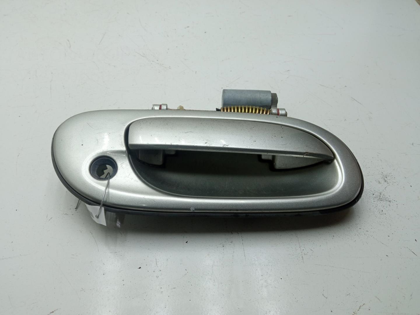 Ручка двери передней наружная правая