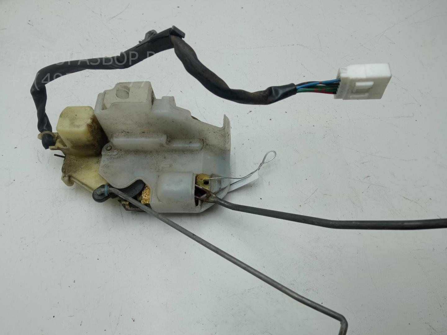 Замок двери передней левой