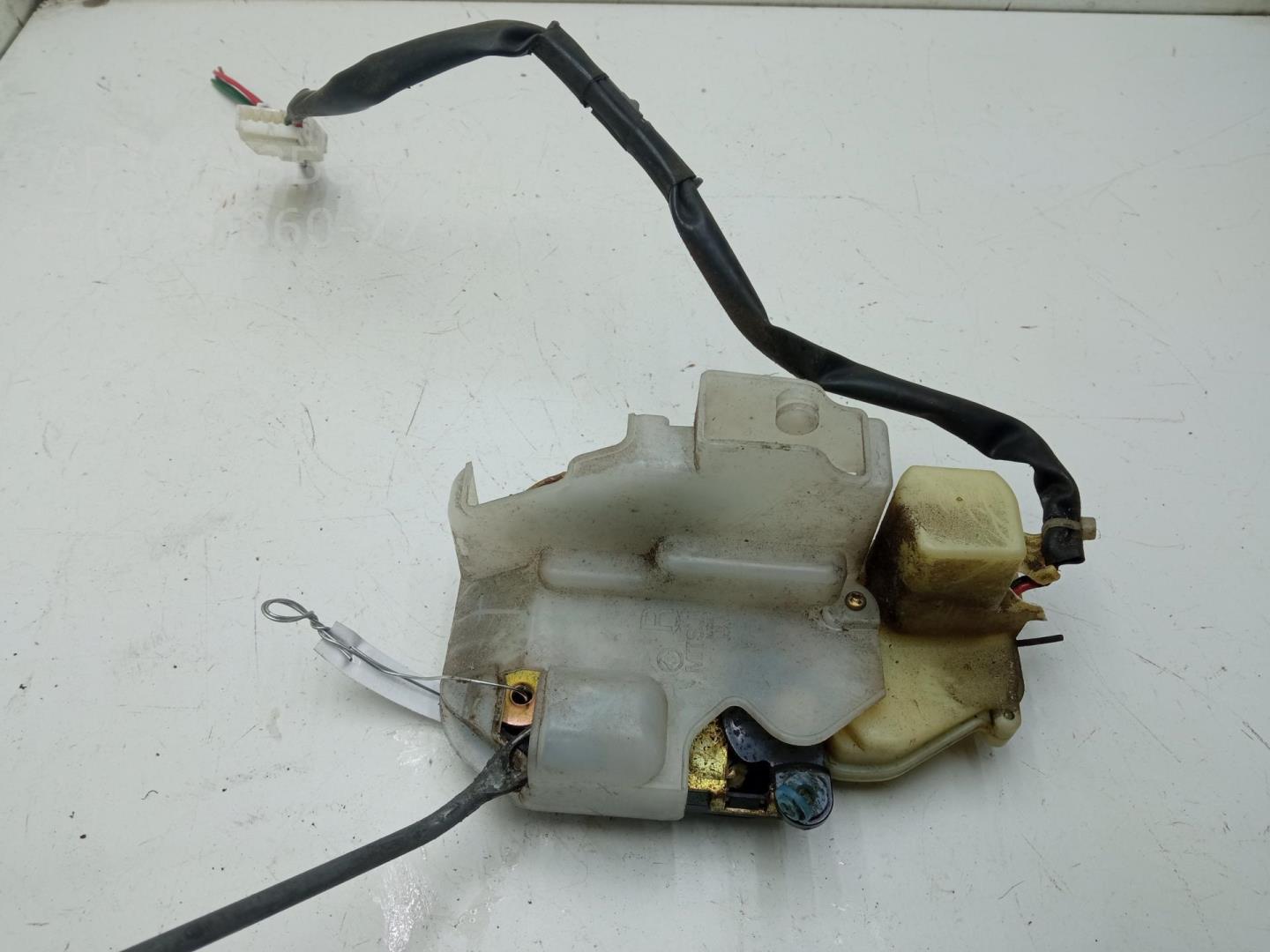 Замок двери передней правой