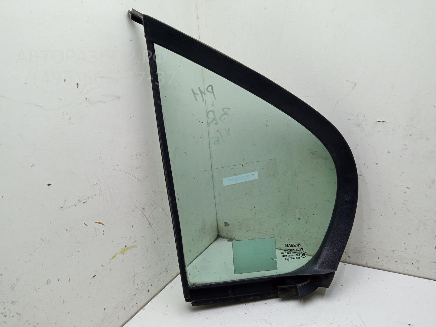 Стекло двери задней правой (форточка)