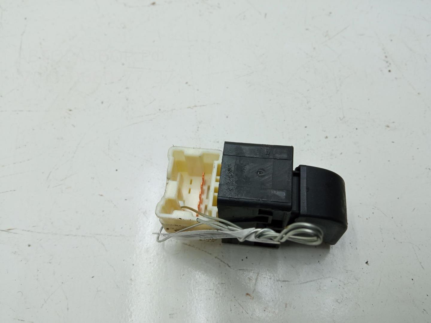 Кнопка стеклоподъемника