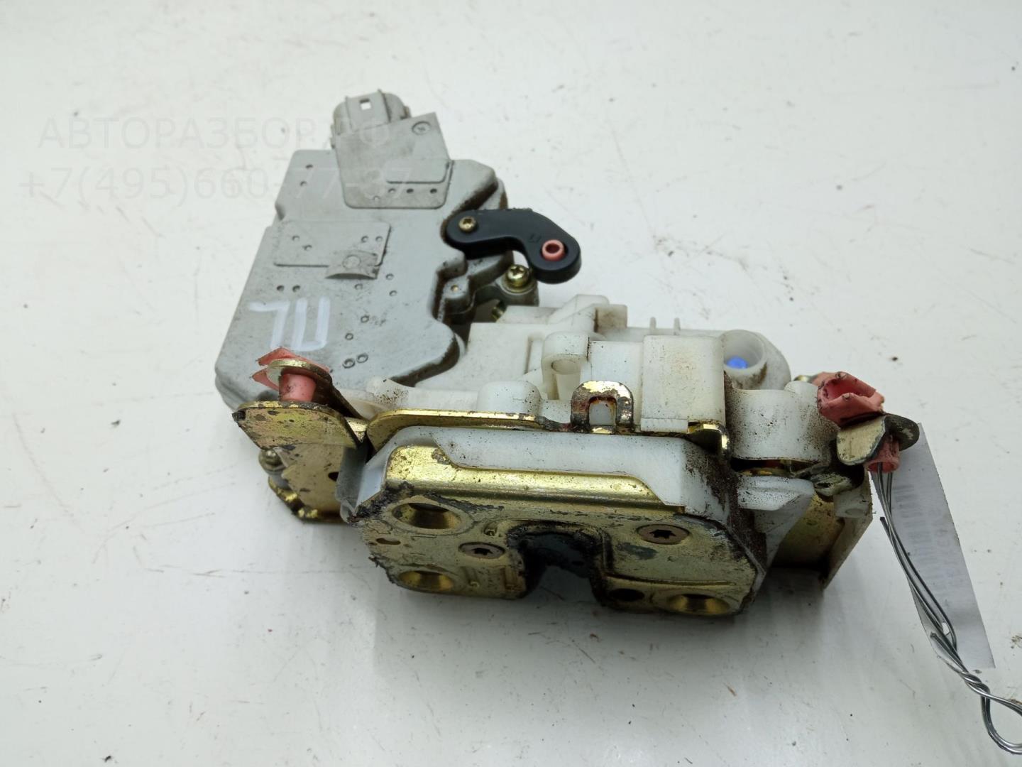 Замок двери передней левой