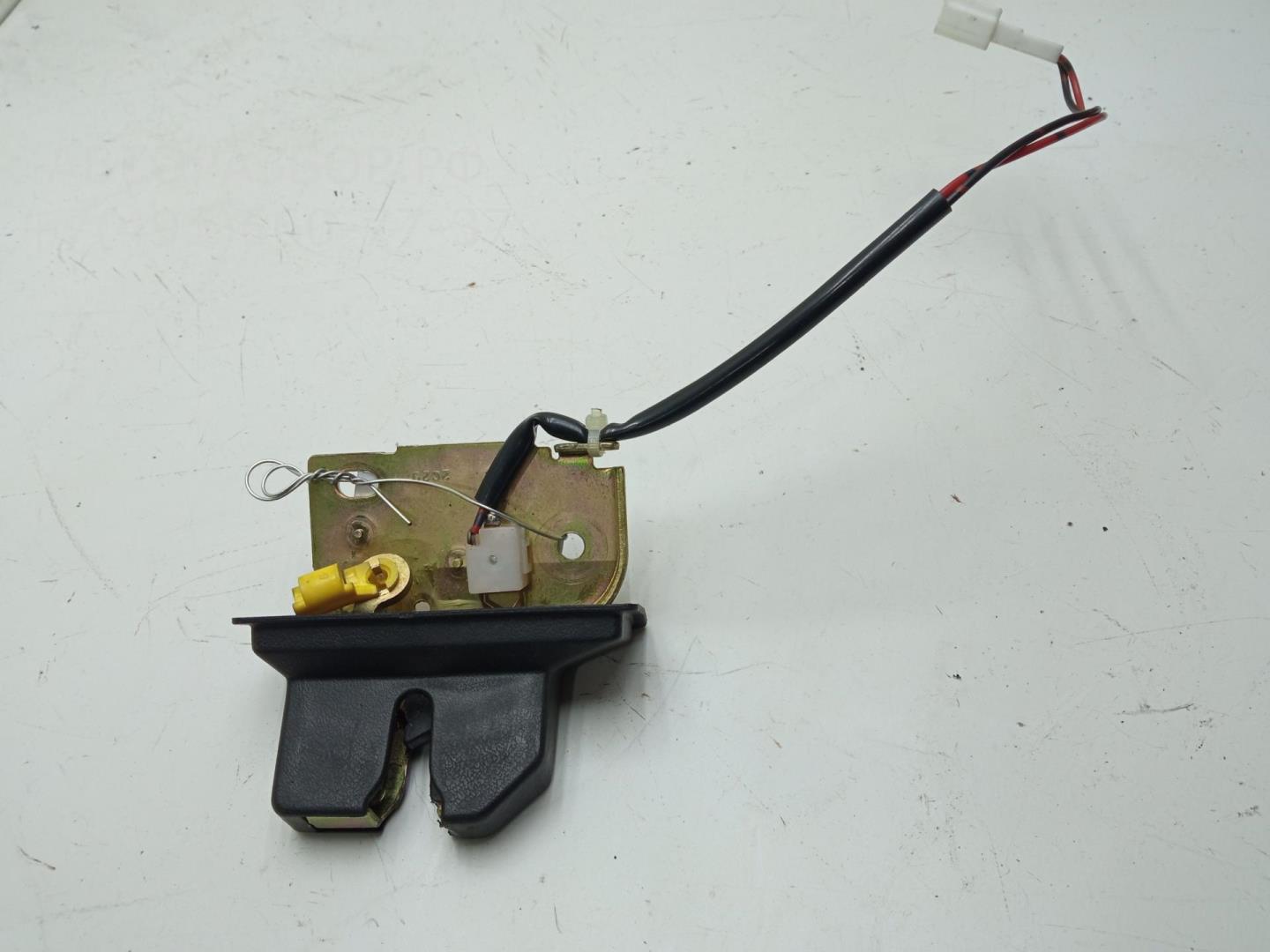 Замок багажника