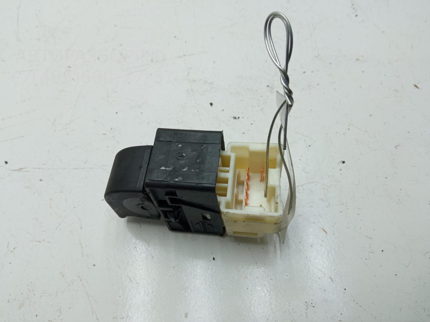 Кнопка стеклоподъемника