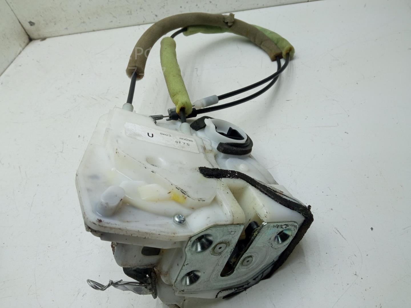 Замок двери передней правой