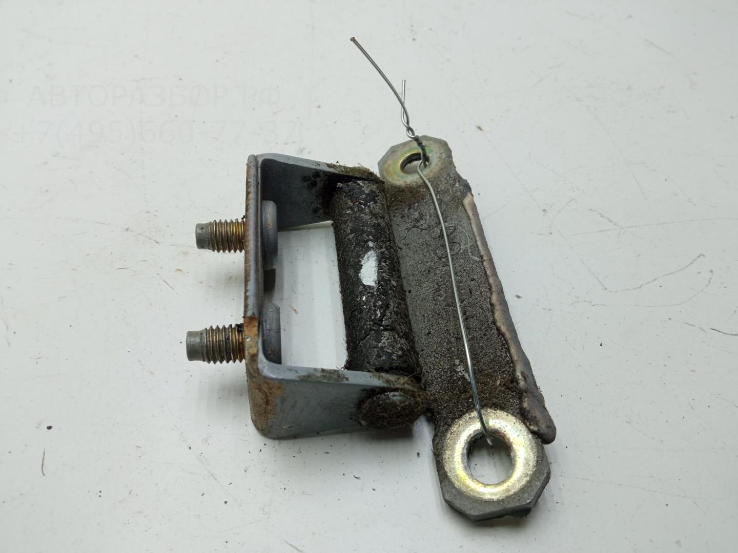 Петля крышки багажника