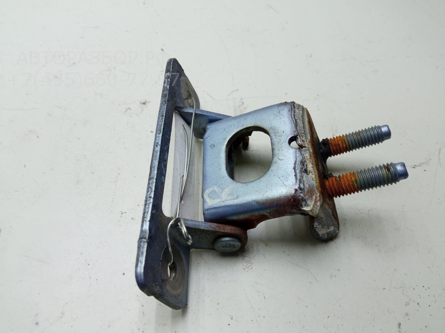 Петля крышки багажника